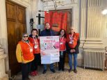I rappresentanti casalesi di AISM a Palazzo San Giorgio in occasione di “Gardensia” I rappresentanti casalesi di AISM a Palazzo San Giorgio in occasione di “Gardensia”
