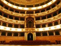 "Perfetti sconosciuti" in scena con audiodescrizione